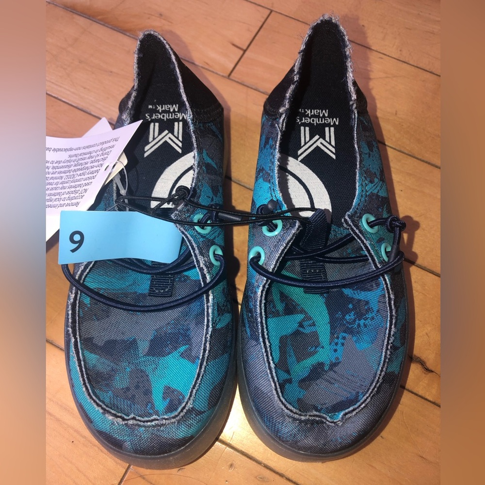 3/$20 Member's Mark Kids Slip On Light Up Play Shoe Blue, Shark Design